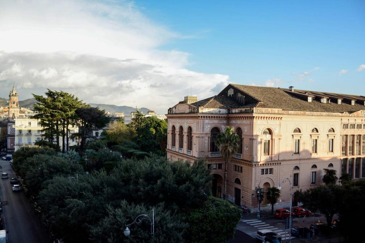 Al Teatro Verdi Luxury Apartment Salerno Exterior photo