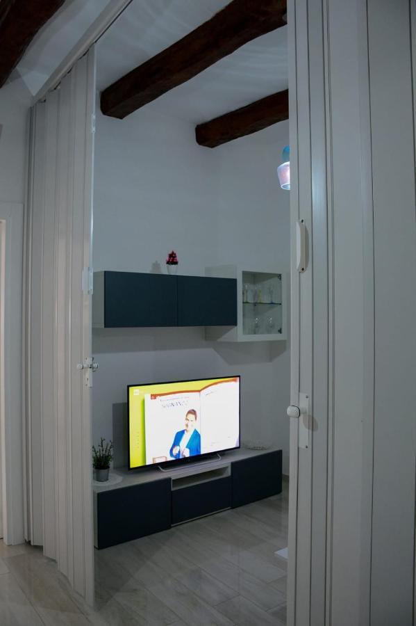 Al Teatro Verdi Luxury Apartment Salerno Exterior photo